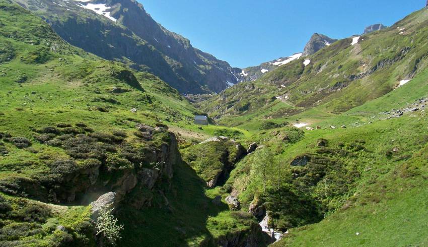 randonnee-guidee-vallee-ossau.jpg