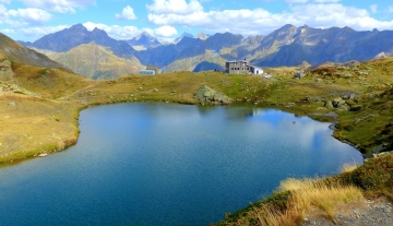 Refuge-et-lac-de-Pombie.jpg