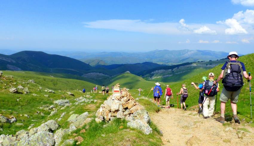 Rando-en-groupe-guidee-Pays-Basque.JPG