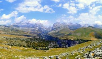 Canyon-de-Niscle-pyrenees.jpg