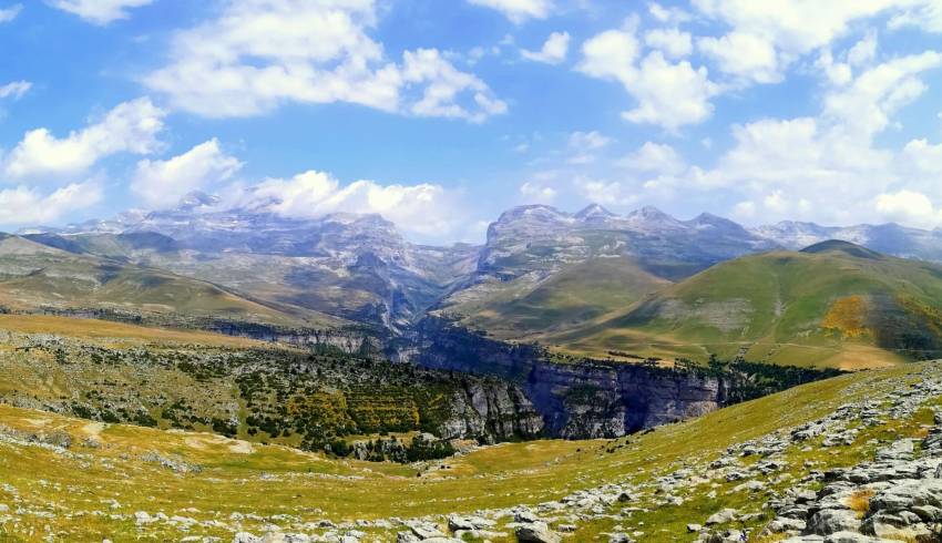 Canyon-de-Niscle-pyrenees.jpg