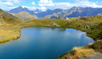 Refuge-et-lac-Pombie.jpg