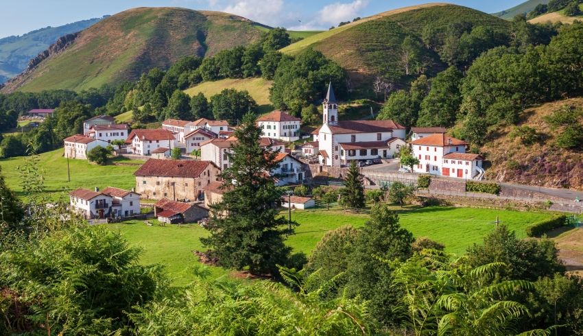 Urepel-Pays-Basque,-vallee-des-Aldudes,-rando-guide.jpg