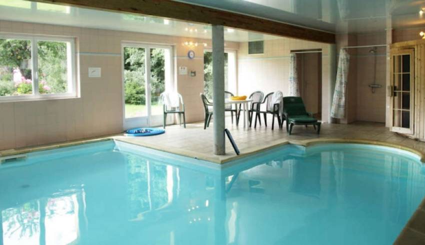 Hotel-Bonhomme-lac-blanc-piscine.jpg